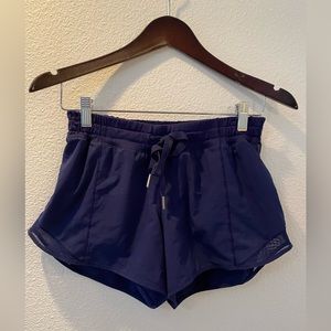 Lululemon Hotty Hot short Long 4” inseam size 6 navy